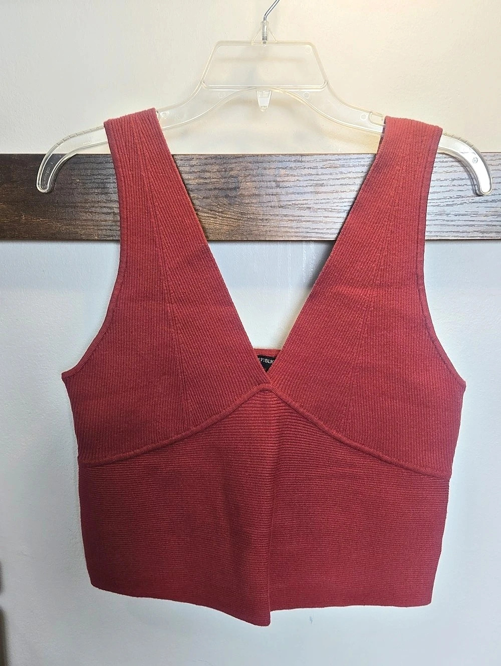 Banana Republic Ribbed V-Neck Tank Top in Red Size Large Like New